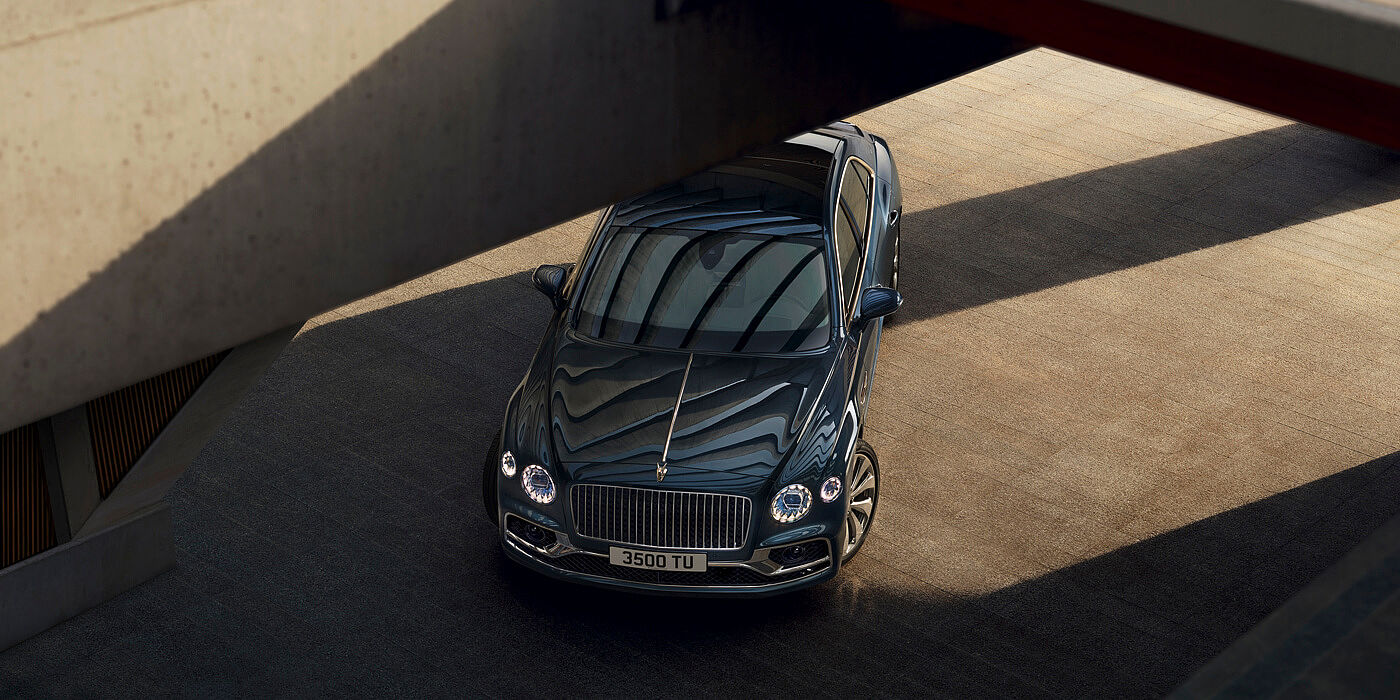 BENTLEY-NEW-FLYING-SPUR-PROFILE-WITH-METEOR-PAINT-STATIC-OVERHEAD-SHOT