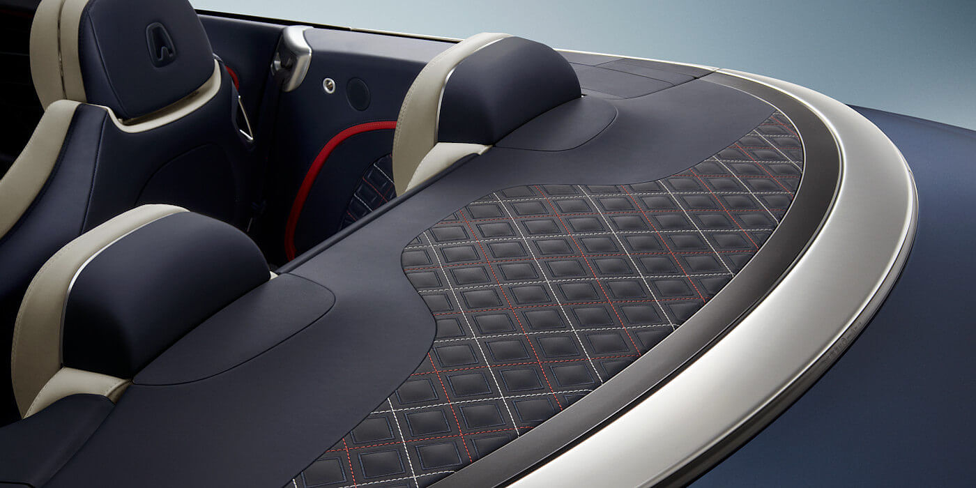 Bentley-Continental-GT-V8-Mulliner-Convertible-tonneau-cover-with-Linen-and-Hotspur-stitching
